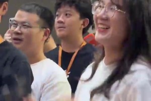 新爱好！库里：我最近在学习原声吉他 也许明年来可以演奏一曲